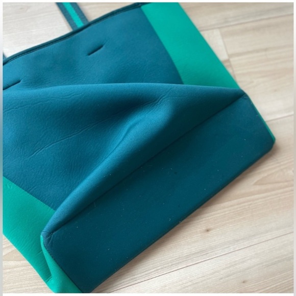 Summersalt Green Striped Neoprene Perfect Beach Tote Bag - Picture 7 of 9